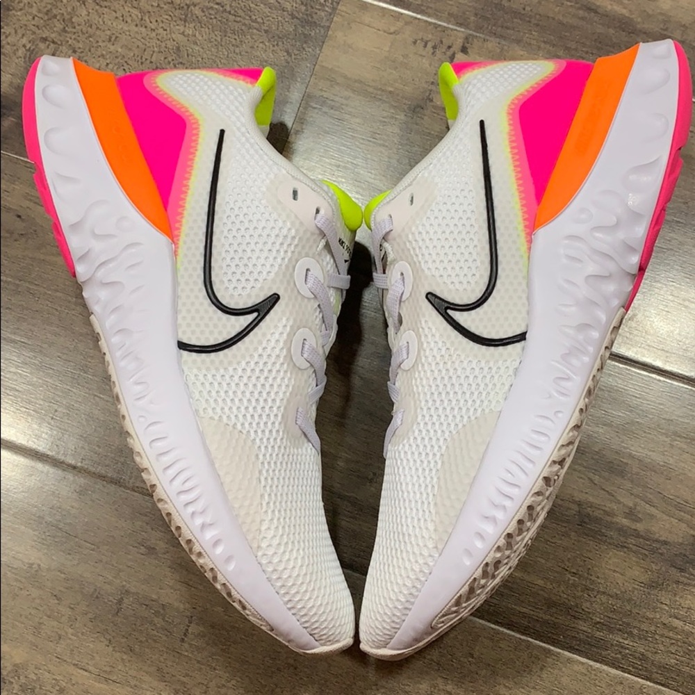 WMNS NIKE RENEW RUN platinum tint/black-white